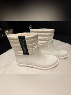 Calvin Klein White Quilted Faux-Fur Lined Rain Ankle Boots